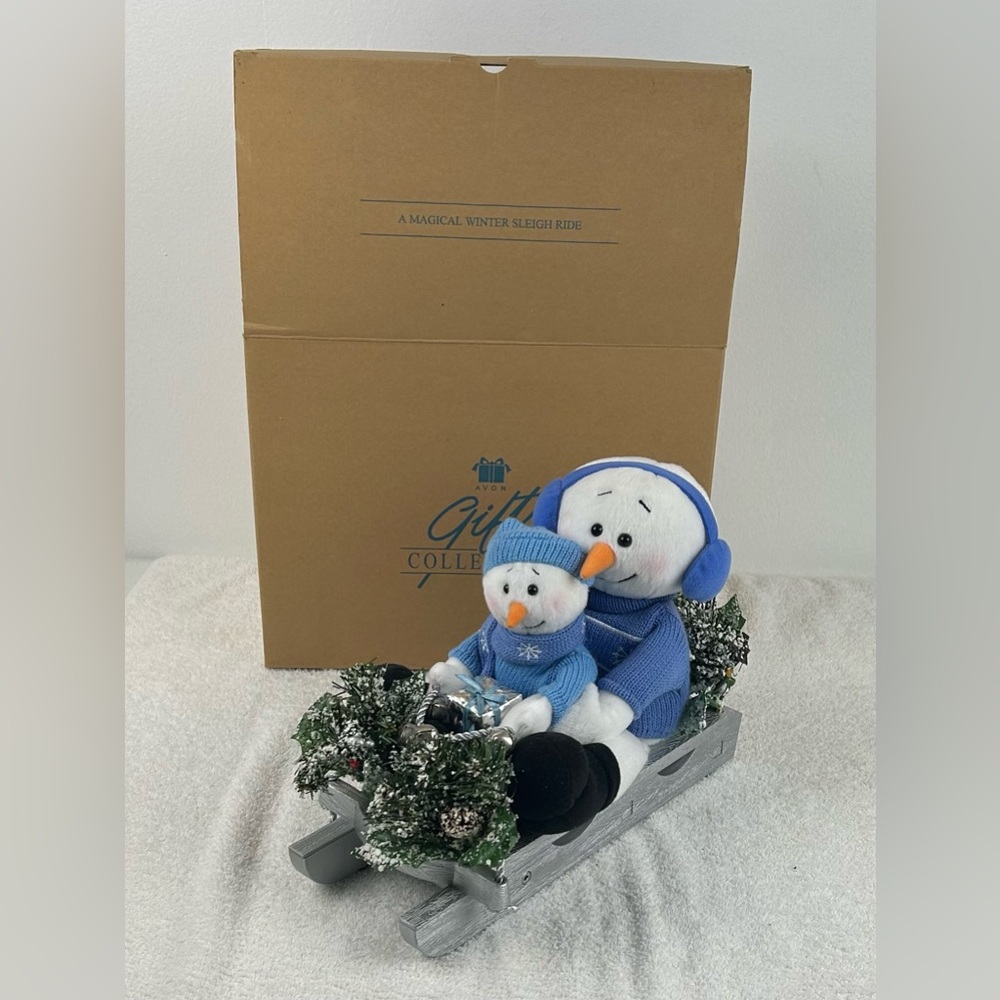 NIB VTG Avon Christmas "A Magical Winter Sleigh Ride" Lighted Animated Musical